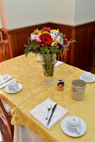 Imagen del bar/restaurante del Hotel Hiberia. Foto 15