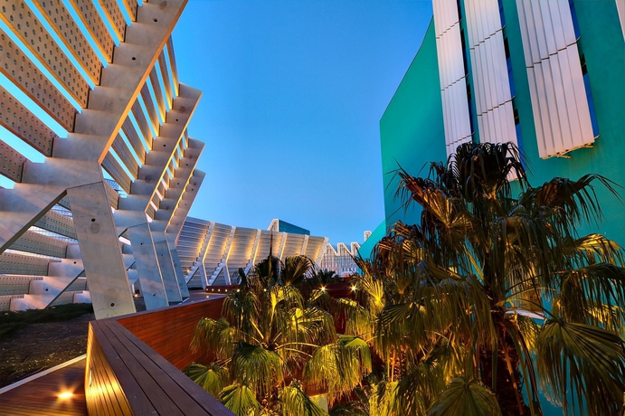 Imagen de los exteriores del Hotel Hiberus. Foto 6