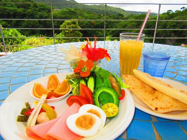 Imagen del bar/restaurante del Hotel Hibis Resort. Foto 16