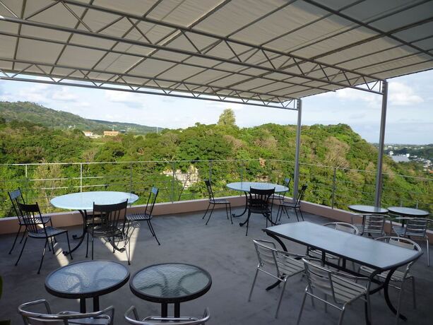 Imagen del bar/restaurante del Hotel Hibis Resort. Foto 19