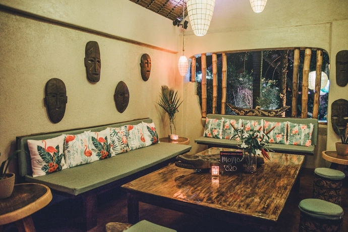 Imagen de los interiores del Hotel Hibiscus Garden Inn. Foto 17