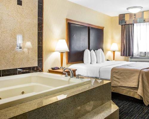 Imagen de la habitación del Hotel Hibiscus Inn and Suites. Foto 5