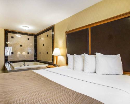 Imagen de la habitación del Hotel Hibiscus Inn and Suites. Foto 6