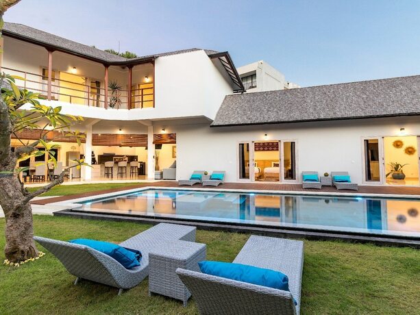 Imagen de la habitación del Hotel Hiburan Villas. Foto 19