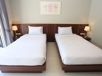 Imagen de la piscina del Hotel Hidayah Grand. Foto 13