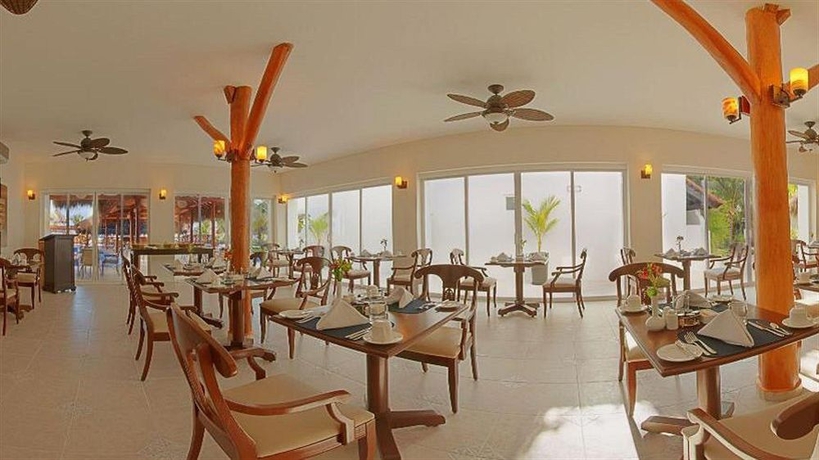 Imagen del bar/restaurante del Hotel Hidden Beach Resort Au Naturel Adults Only - All Inclusive. Foto 5