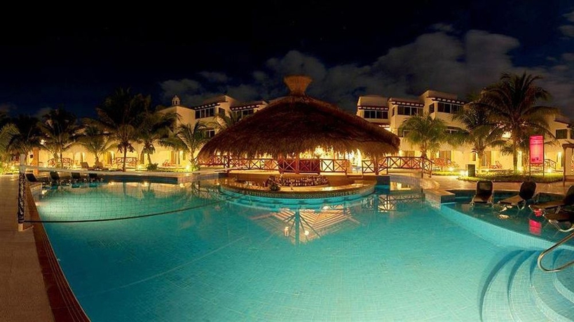 Imagen de la piscina del Hotel Hidden Beach Resort Au Naturel Adults Only - All Inclusive. Foto 15