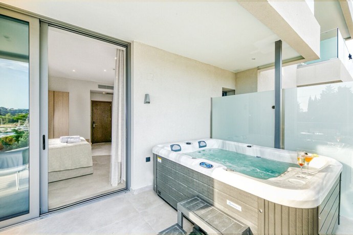 Imagen de la habitación del Hotel Hidden Cove Corfu. Foto 15