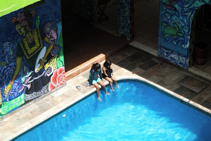 Imagen de la piscina del Hotel Hidden Port Kalhotel. Foto 16