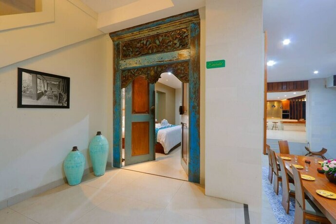 Imagen de la habitación del Hotel Hidden Seroja Villa. Foto 34