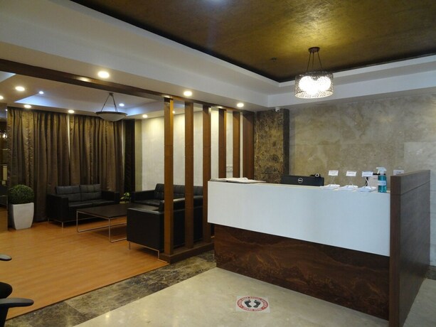 Imagen de los interiores del Hotel Hide Away Suites. Foto 32