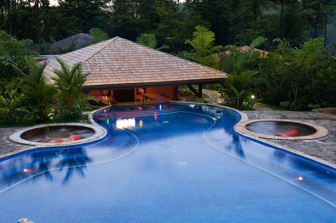 Imagen de la piscina del Hotel Hideaway Rio Celeste. Foto 16