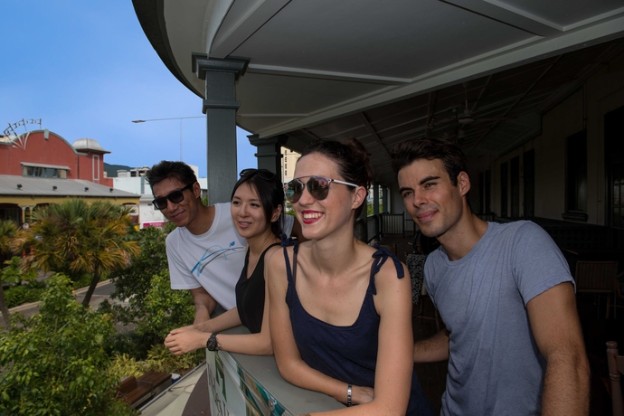 Imagen de los exteriores del Hotel Hides Cairns. Foto 9