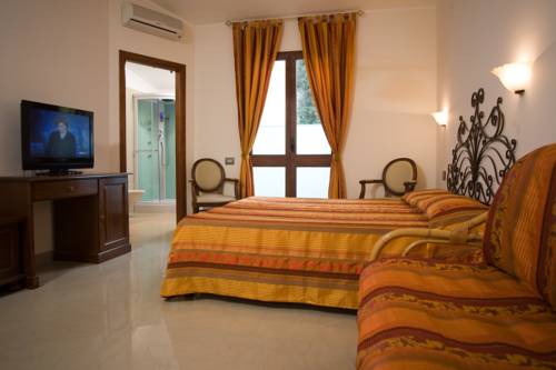 Imagen de la habitación del Hotel Hieracon. Foto 6