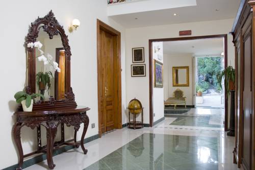 Imagen de la habitación del Hotel Hieracon. Foto 13