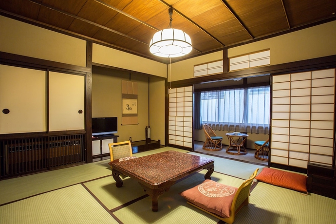 Imagen de la habitación del Hotel Higashi Ishikawa Ryokan. Foto 8