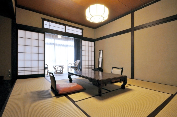 Imagen de la habitación del Hotel Higashi Ishikawa Ryokan. Foto 10