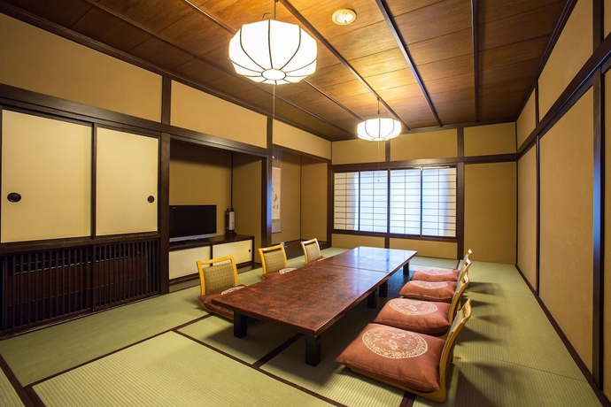 Imagen de la habitación del Hotel Higashi Ishikawa Ryokan. Foto 12
