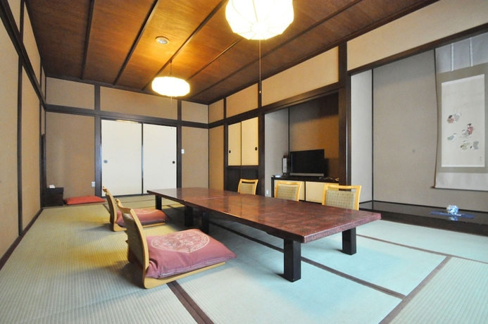 Imagen de la habitación del Hotel Higashi Ishikawa Ryokan. Foto 13