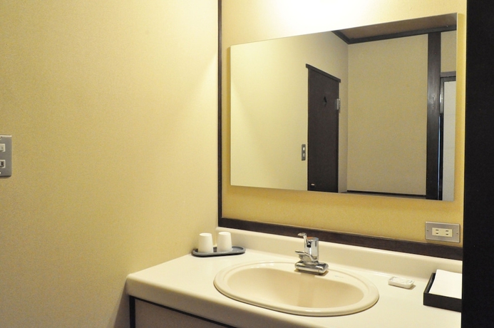 Imagen de la habitación del Hotel Higashi Ishikawa Ryokan. Foto 16