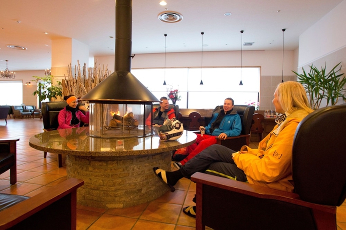 Imagen del bar/restaurante del Hotel Higashikawa Asahidake Onsen Bear Monte. Foto 6
