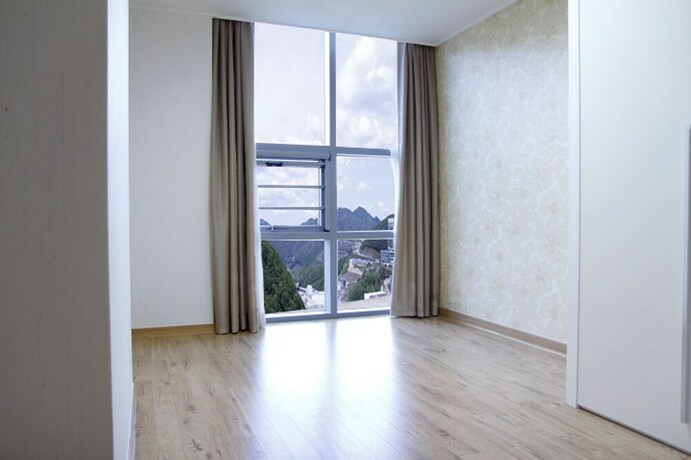 Imagen de la habitación del Hotel High Castle Resort. Foto 15