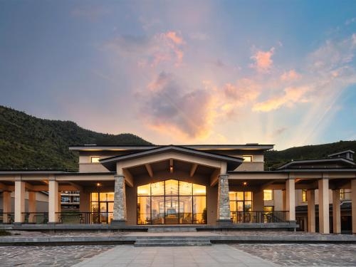 Imagen general del Hotel High Mountain Resort Shangri-la. Foto 3