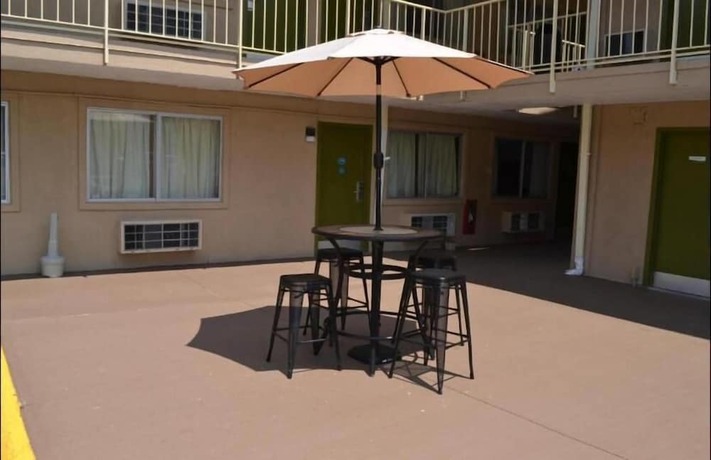 Imagen de la habitación del Hotel High Point Arcadia Inn. Foto 14