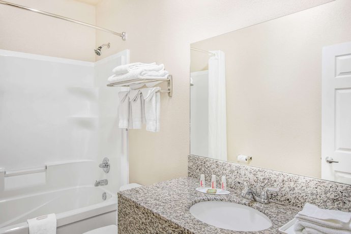 Imagen de la habitación del Hotel High Point Inn & Suites Peace River. Foto 9