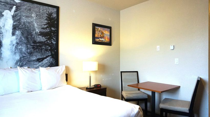 Imagen de la habitación del Hotel High Point Inn & Suites Peace River. Foto 14