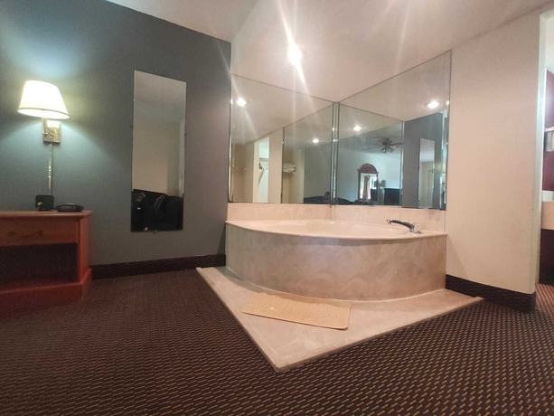 Imagen de la piscina del Hotel High Springs Inn. Foto 19