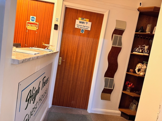 Imagen de los interiores del Hotel High Trees Gatwick Guest House. Foto 15