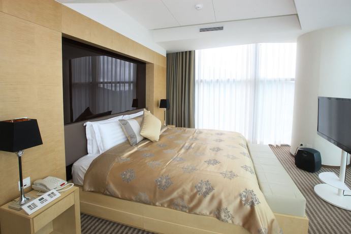 Imagen de la habitación del Hotel High1 Grand Convention Tower. Foto 2