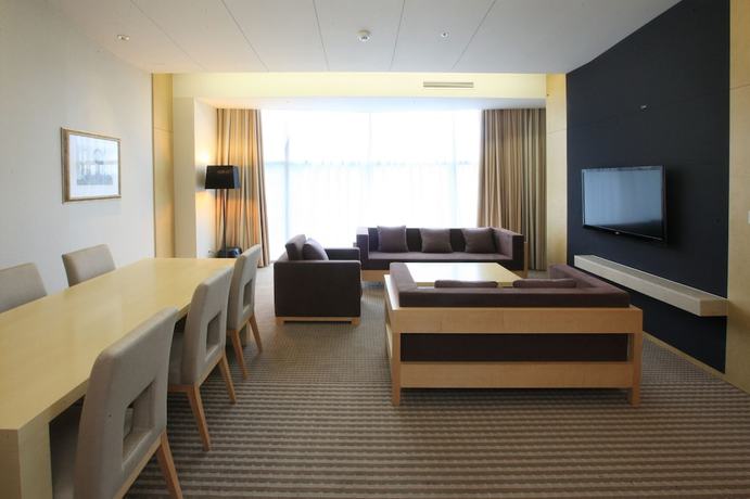 Imagen de la habitación del Hotel High1 Grand Convention Tower. Foto 4