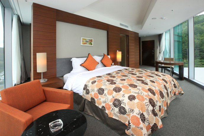 Imagen de la habitación del Hotel High1 Grand Convention Tower. Foto 5