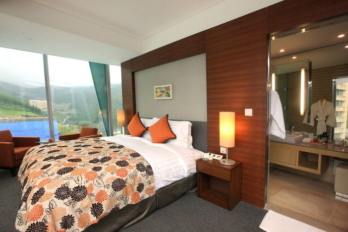 Imagen de la habitación del Hotel High1 Grand Convention Tower. Foto 14