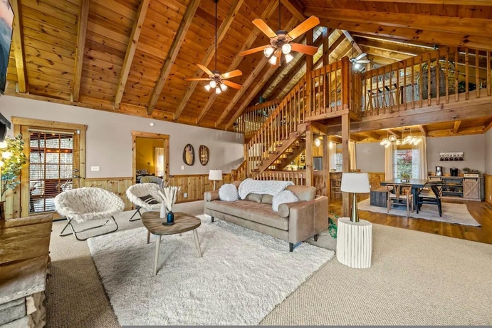 Imagen de la habitación del Hotel High-end Luxury Cabin Sauna Hot Tub Gameroom. Foto 9