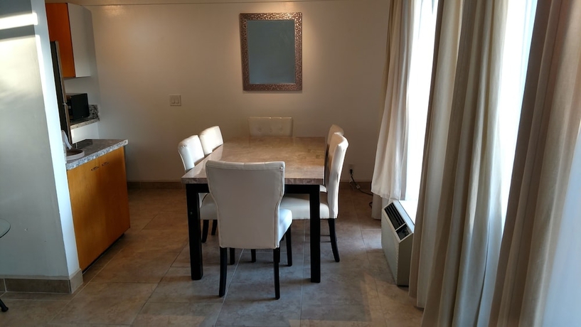 Imagen de la habitación del Hotel Highland Gardens Hotel. Foto 15