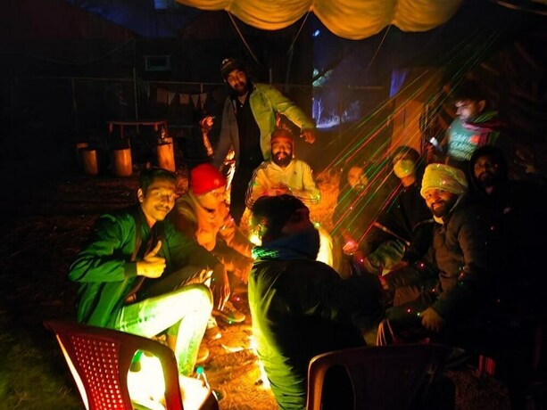 Imagen del bar/restaurante del Hotel Highland Gojh Kasol. Foto 23