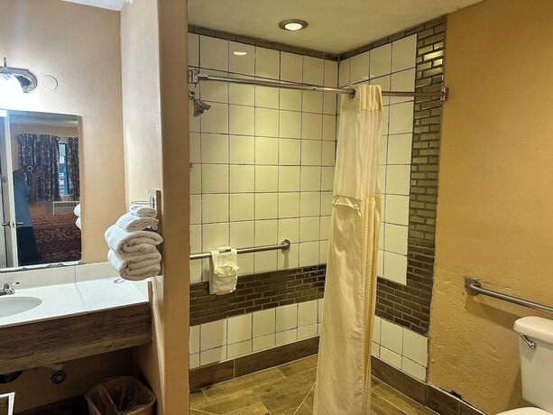 Imagen de la habitación del Hotel Highland Inn, Highland. Foto 11