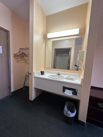 Imagen de la habitación del Hotel Highland Inn Peculiar. Foto 17