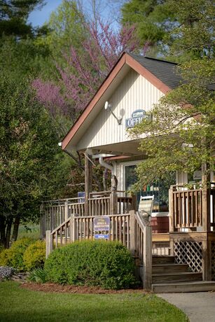 Imagen general del Hotel Highland Lake Inn And Resort. Foto 7