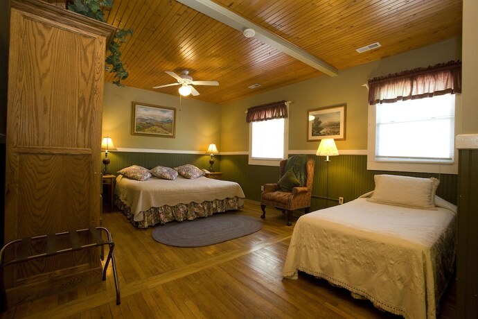 Imagen general del Hotel Highland Lake Inn And Resort. Foto 10