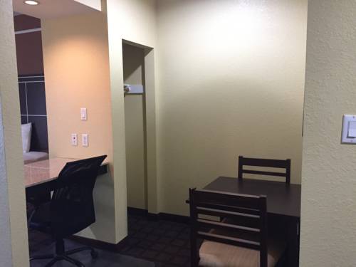 Imagen de la habitación del Hotel Highlands Suites. Foto 3