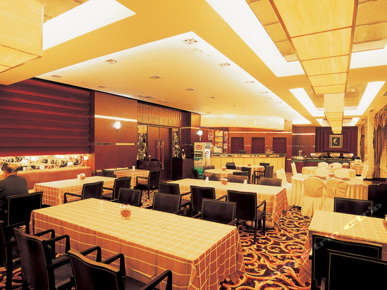Imagen del bar/restaurante del Hotel Highsure All Suite. Foto 5