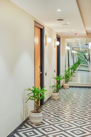 Imagen de los interiores del Hotel Highway Greens Near VR Punjab Mall Airport Road Mohali Chandigarh. Foto 10