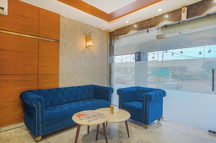 Imagen de los interiores del Hotel Highway Greens Near VR Punjab Mall Airport Road Mohali Chandigarh. Foto 15