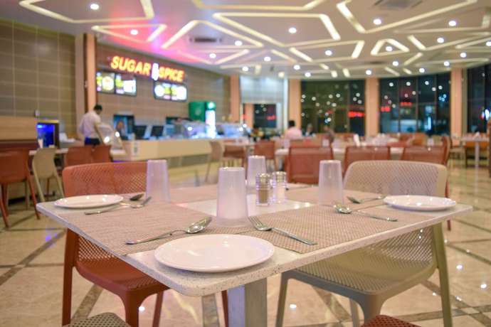 Imagen del bar/restaurante del Hotel Highway Hari. Foto 7
