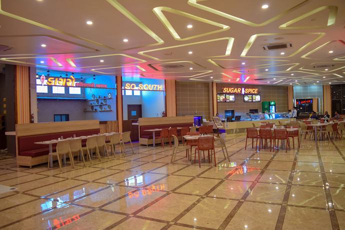 Imagen del bar/restaurante del Hotel Highway Hari. Foto 9
