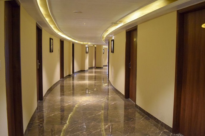 Imagen de los interiores del Hotel Highway Hari. Foto 19